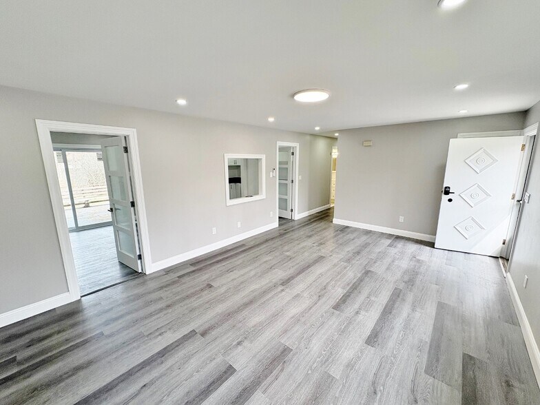113 N Chestnut St, New Paltz, NY à louer - Photo principale - Image 1 de 14