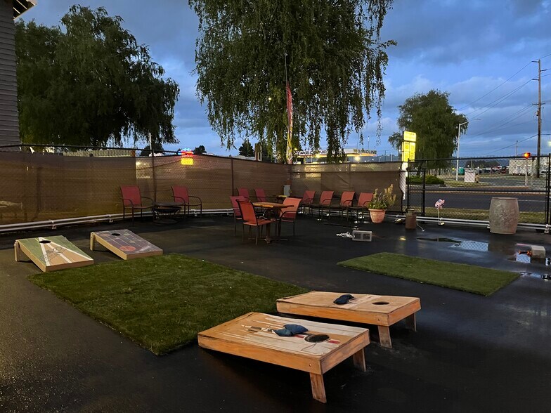 411 Oregon Way, Longview, WA à vendre - Photo du bâtiment - Image 3 de 13