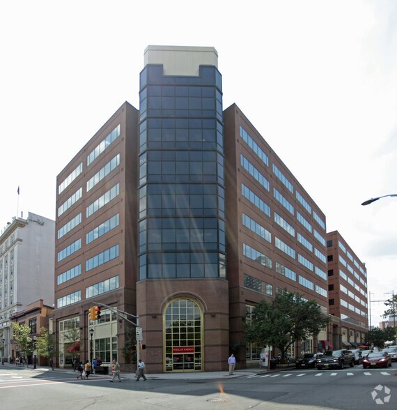 120 Albany St, New Brunswick, NJ à louer - Photo du bâtiment - Image 3 de 6