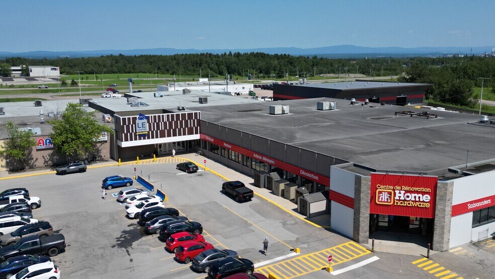 3460 Blvd Saint-Francois, Le Fjord-du-Saguenay, QC à louer - Photo du bâtiment - Image 2 de 4