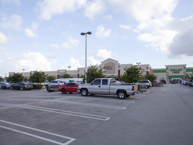 Plus de détails pour 7090-7010 SW 24th St, Miami, FL - Commerce de détail à louer