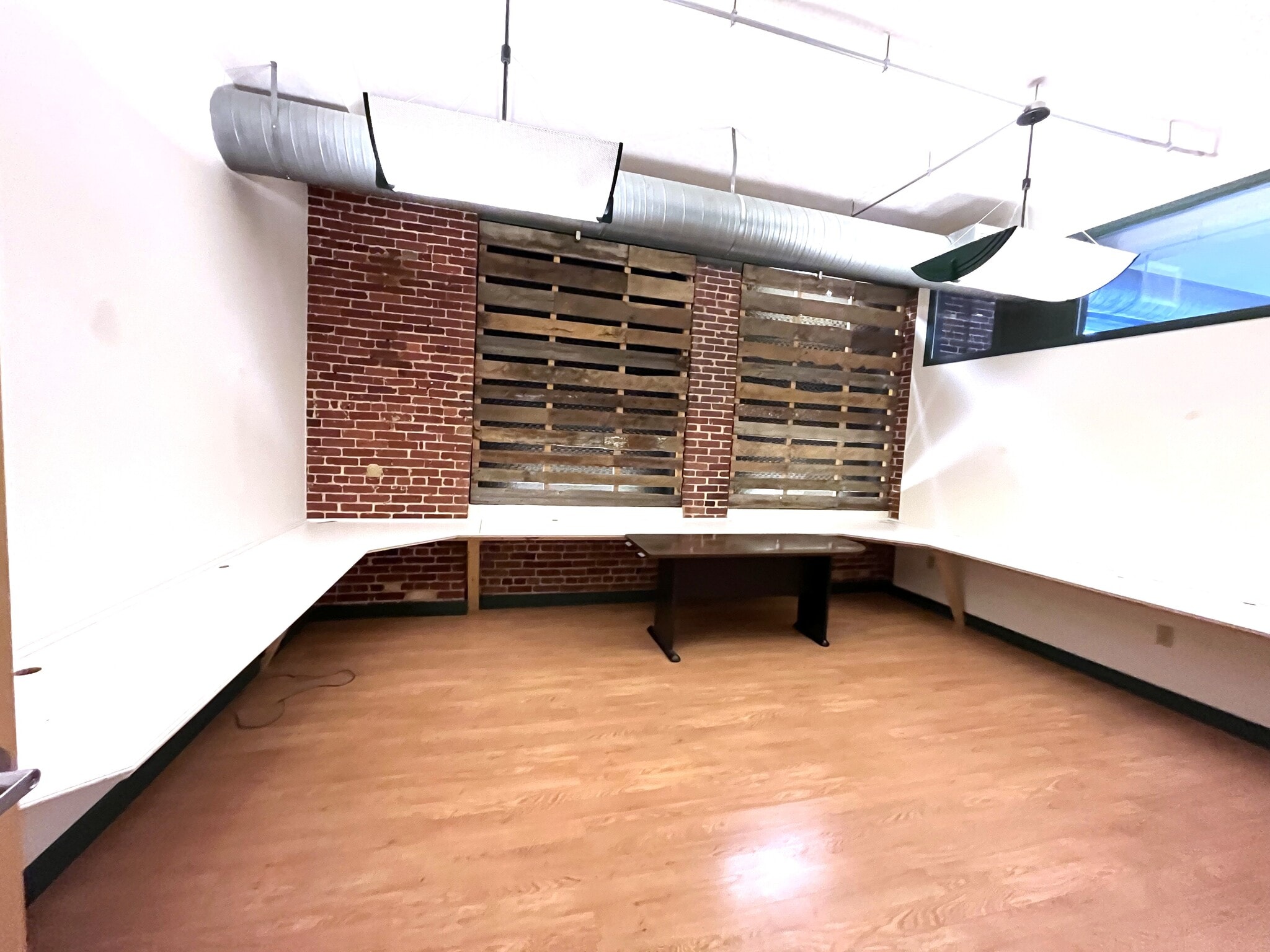 20 E Burd St, Shippensburg, PA for lease Interior Photo- Image 1 of 22