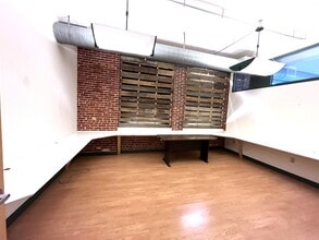 20 E Burd St, Shippensburg, PA for lease Interior Photo- Image 1 of 22