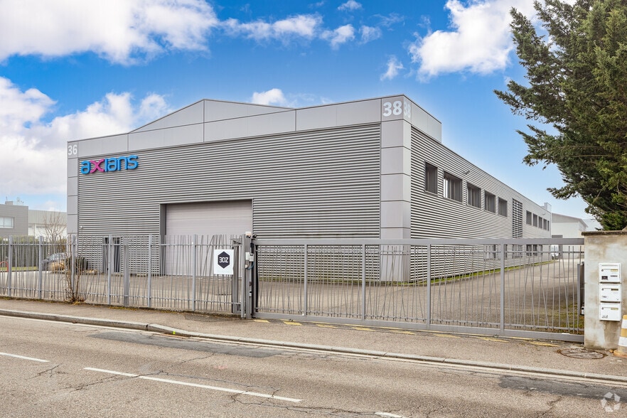 Flex in Décines-Charpieu for lease - Primary Photo - Image 1 of 2