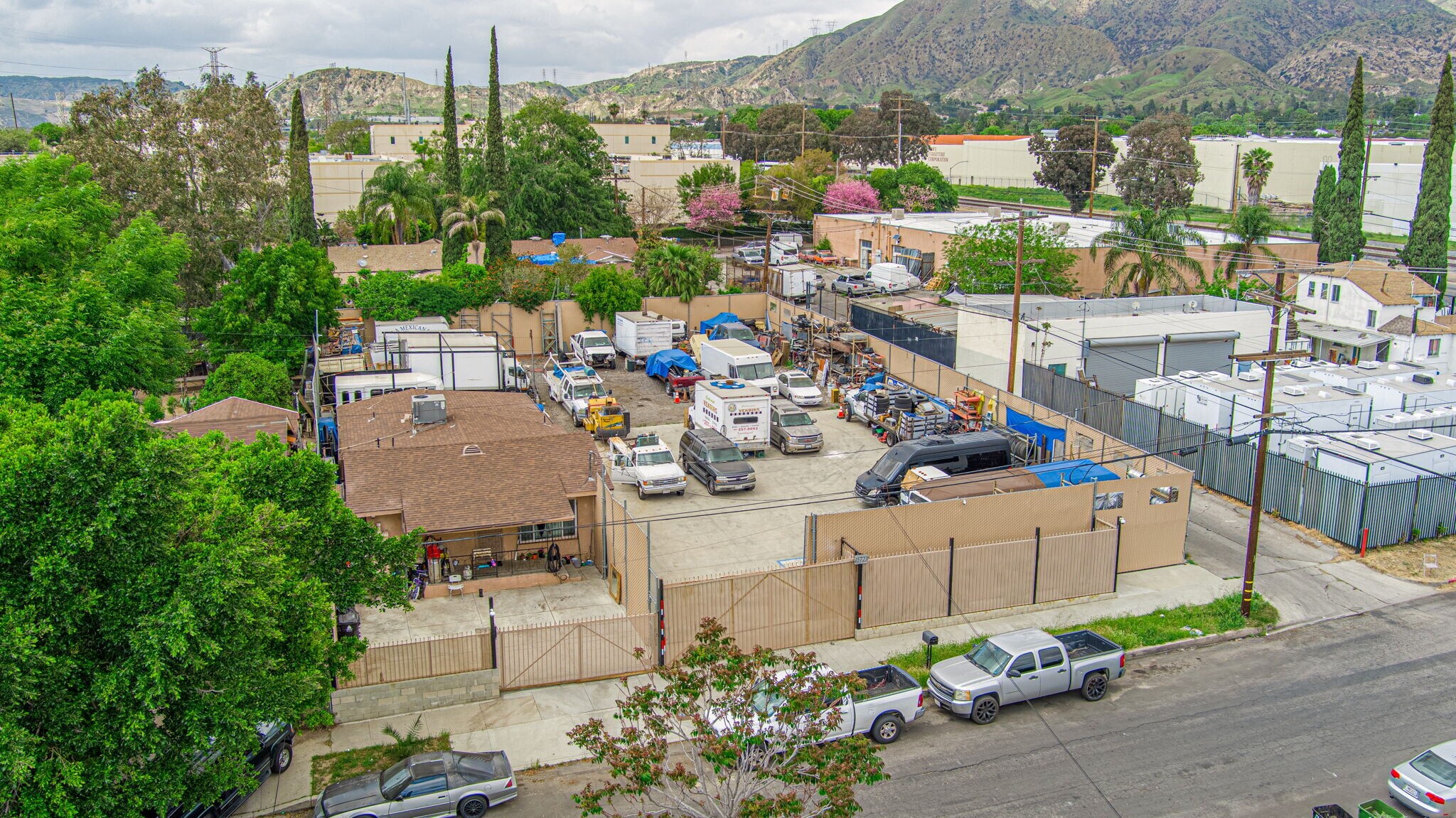 15723 Kadota St, Sylmar, CA à vendre Photo principale- Image 1 de 53