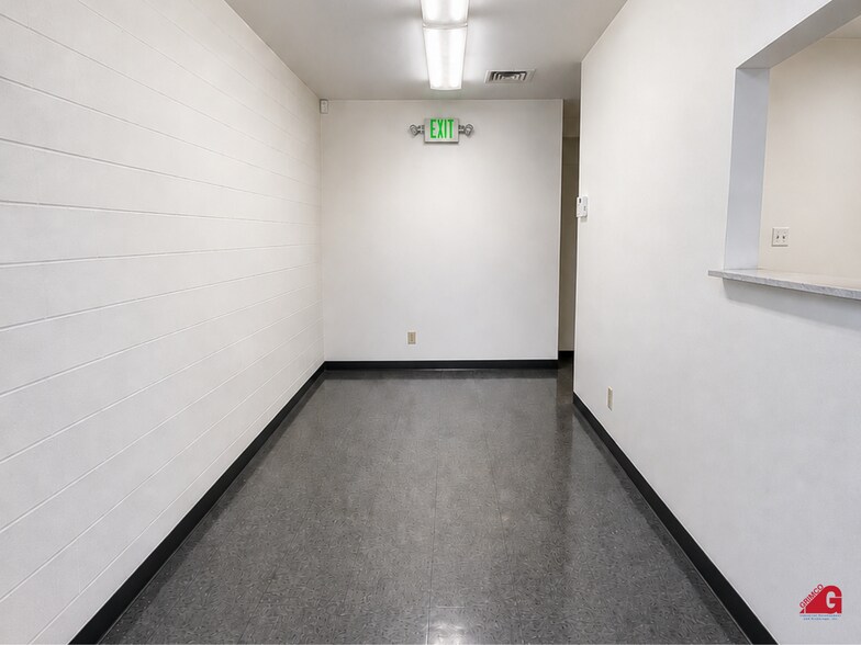 21710-21730 Lassen St, Chatsworth, CA à louer - Photo intérieure - Image 3 de 10