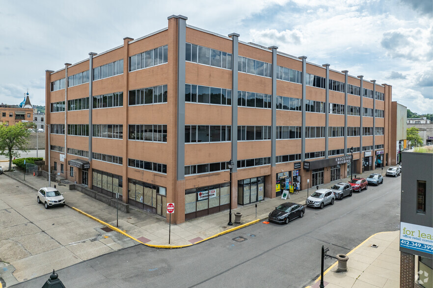 324-340 Fifth Ave, Mckeesport, PA à louer - Photo principale - Image 1 de 5