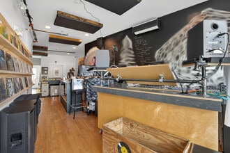 2427 Frankford Ave, Philadelphia, PA à louer Photo intérieure- Image 1 de 12
