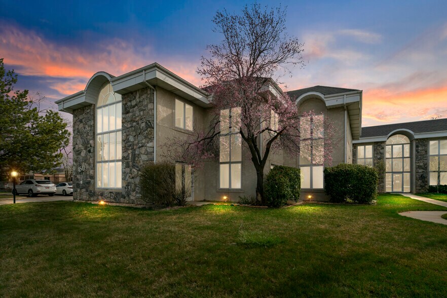 4541 S 700 E, Salt Lake City, UT à vendre - Photo du bâtiment - Image 3 de 52