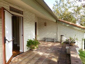 191 Wilbur Rd, Thousand Oaks, CA à louer Photo du bâtiment- Image 2 de 4