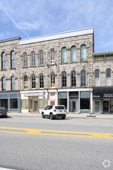 410-412 Main St, Medina, NY à vendre - Photo principale - Image 1 de 1