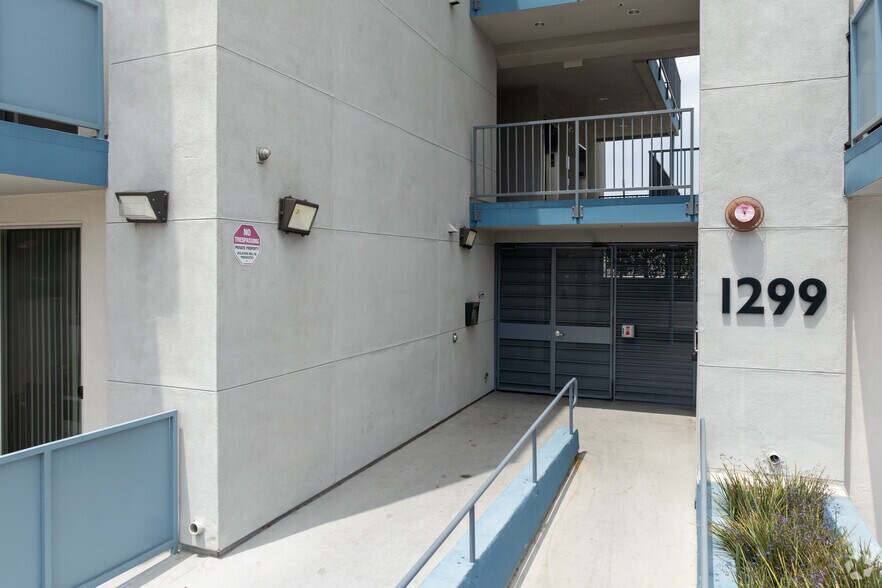 1299 E Green St, Pasadena, CA for sale - Building Photo - Image 2 of 9