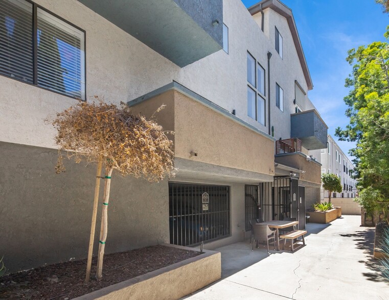 5325 Denny Ave, North Hollywood, CA for sale - Building Photo - Image 2 of 39