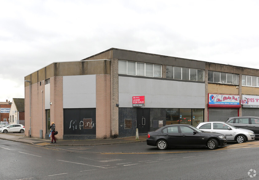 1-2 Hill Top, Knottingley for lease - Primary Photo - Image 1 of 3