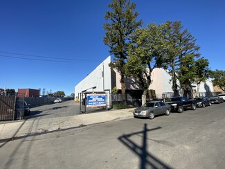 Plus de détails pour 8321 De Celis Pl, North Hills, CA - Industriel à louer