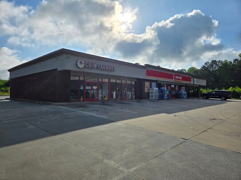 5775 Phil Niekro Blvd, Flowery Branch, GA à louer - Photo du bâtiment - Image 2 de 9