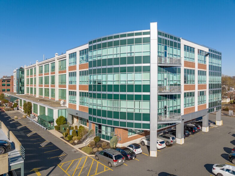 200 Boston Ave, Medford, MA à louer - Photo du bâtiment - Image 1 de 12