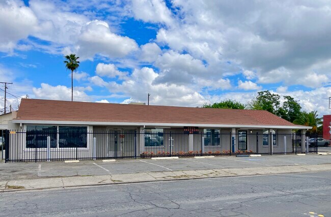 More details for 1799 E 21st St, Merced, CA - Retail for Sale