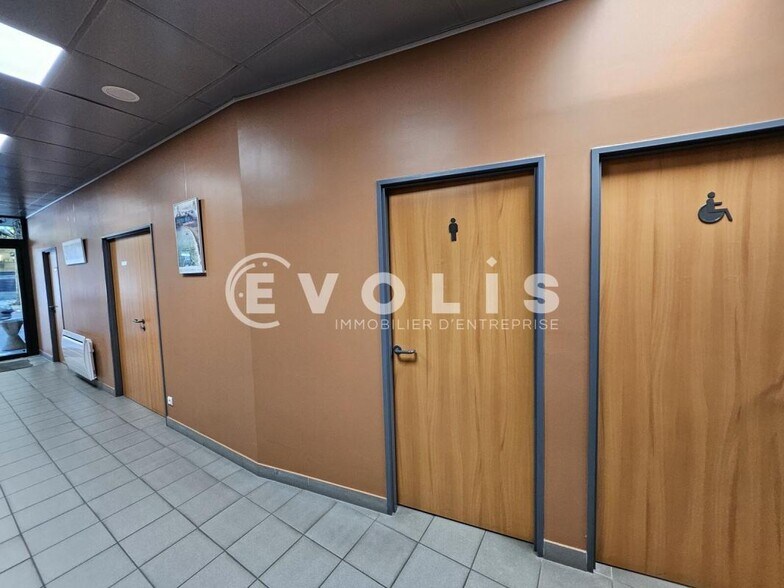 Bureau dans Montrouge à louer - Hall d’entrée - Image 3 de 37