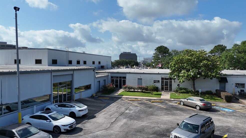 104 Industrial Blvd, Sugar Land, TX for lease - Building Photo - Image 2 of 3