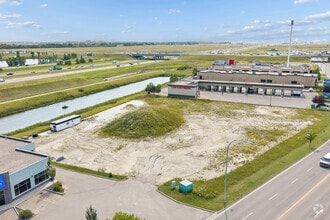 2934-2942 Main St S, Airdrie, AB - Aerial map view