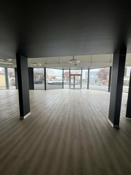 4 Boulevard Du Libre Échange, Saint-Orens-de-Gameville for lease - Interior Photo - Image 2 of 5
