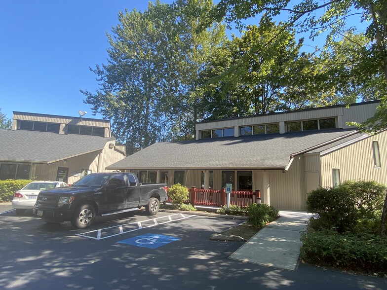 600 NW Gilman Blvd, Issaquah, WA for sale - Building Photo - Image 1 of 1