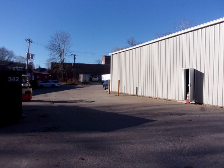 60 New River Rd, Manville, RI for lease - Building Photo - Image 3 of 14