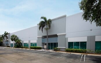 1300-1380 Park Central Blvd S, Pompano Beach, FL for lease Interior Photo- Image 2 of 6