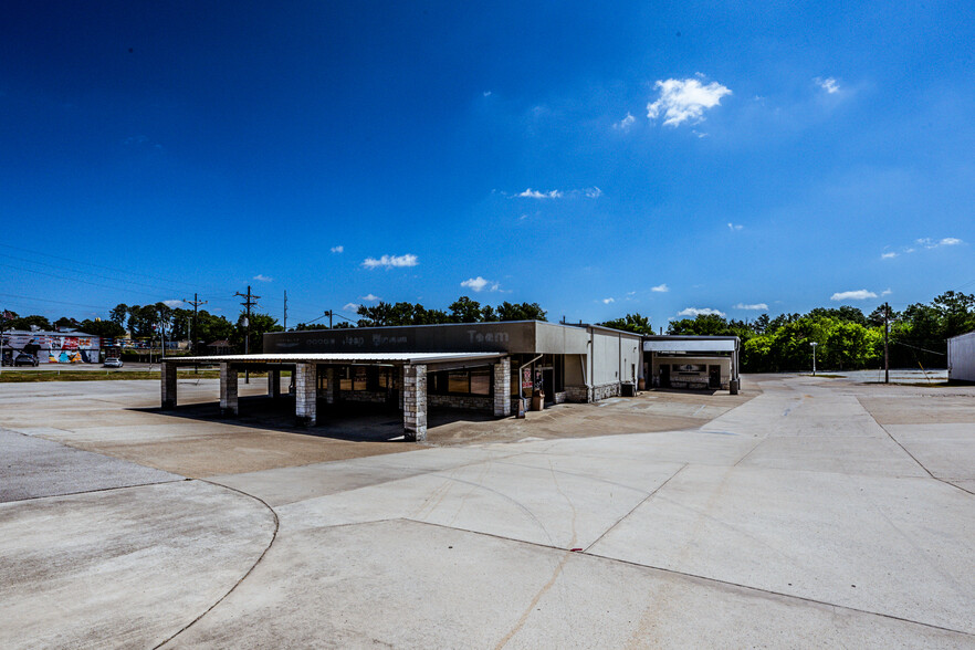 Former Wischnewsky Dodge portefeuille de 4 propriétés à vendre sur LoopNet.ca - Photo du bâtiment - Image 3 de 32