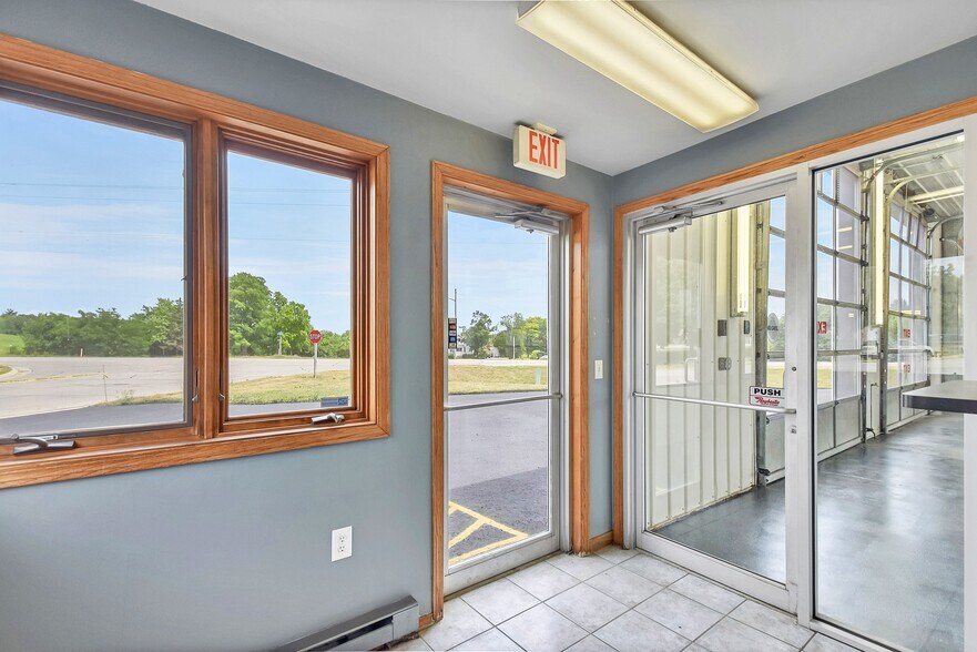 615 County Road R, Denmark, WI à vendre - Photo du bâtiment - Image 2 de 33