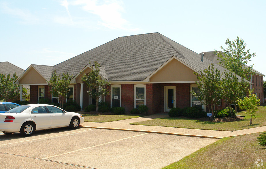 109 Executive Dr, Madison, MS for sale - Building Photo - Image 1 of 1