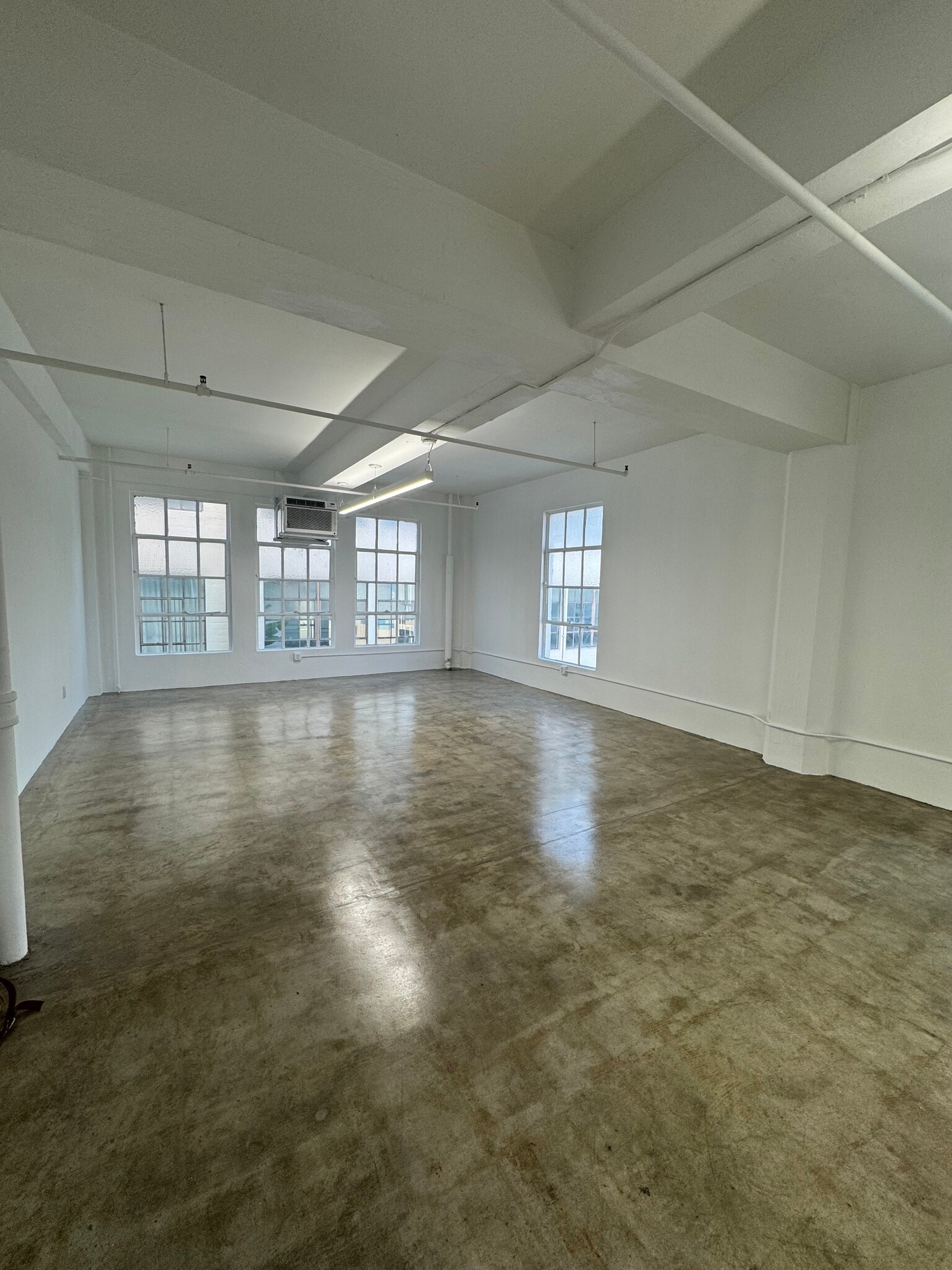 122 E 7th St, Los Angeles, CA for lease Interior Photo- Image 1 of 1