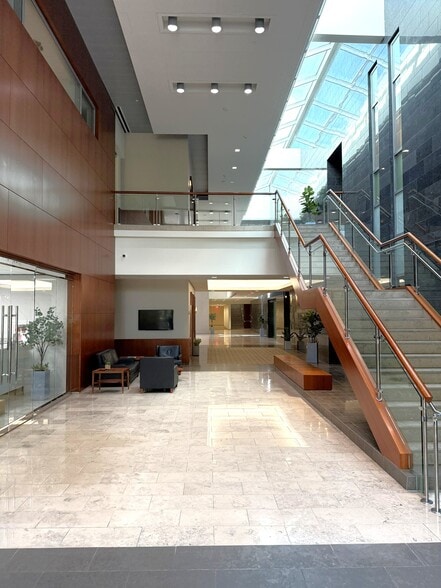 4601 Westway Park Blvd, Houston, TX for lease - Lobby - Image 2 of 5