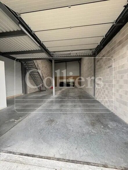 Flex in Saint-Victoret for lease - Interior Photo - Image 2 of 8