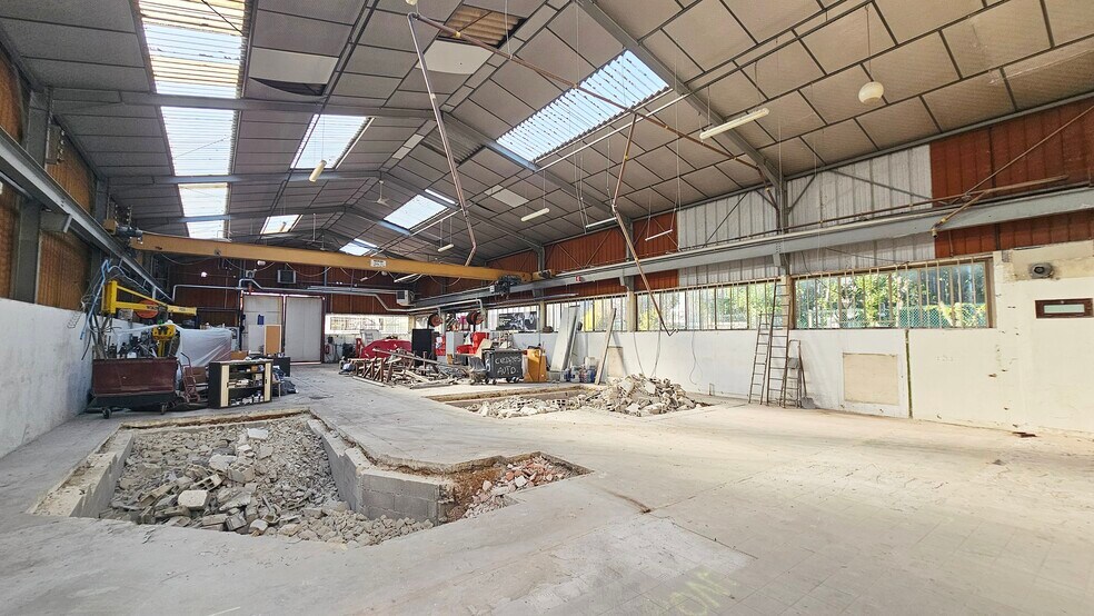 Local d'activités dans Chennevières-sur-Marne à vendre - Photo du bâtiment - Image 3 de 10
