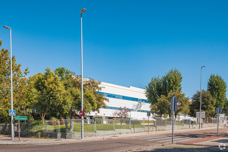 Calle de Vicente Aleixandre, 1, Las Rozas de Madrid, Madrid à louer - Photo du bâtiment - Image 3 de 3