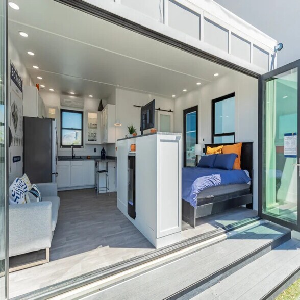 440 S Caroline St, Daytona Beach, FL à vendre - Photo du bâtiment - Image 2 de 6