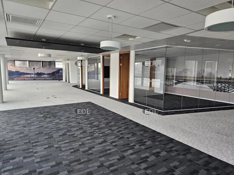 Bureau dans Ivry-sur-Seine à louer - Photo du bâtiment - Image 2 de 32