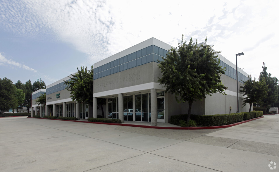 9253 Hermosa Ave, Rancho Cucamonga, CA for lease - Building Photo - Image 1 of 9