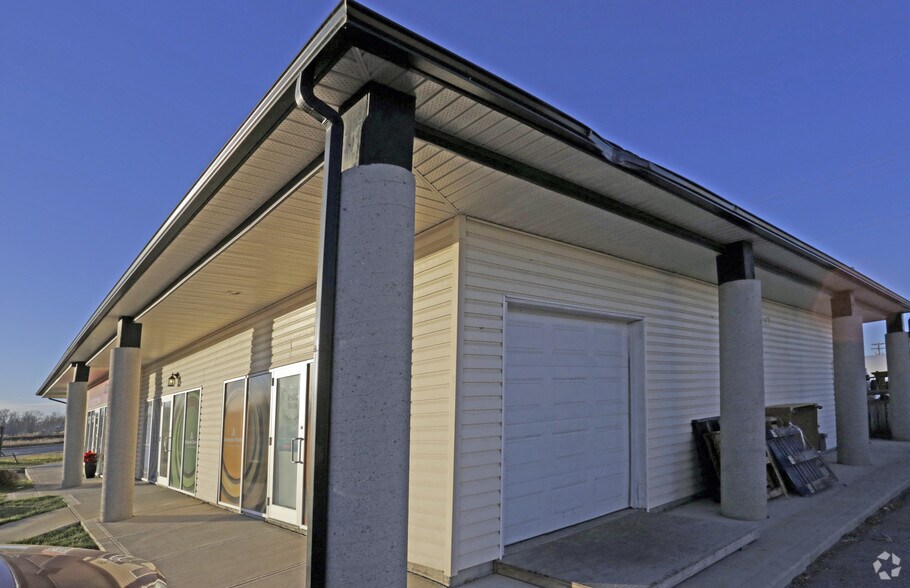 220 N Railway St, Okotoks, AB à louer - Photo du bâtiment - Image 3 de 10