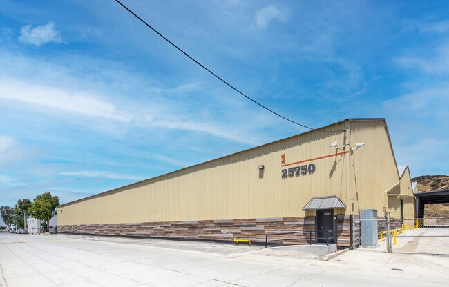 Plus de détails pour 25750 Springbrook Ave, Santa Clarita, CA - Industriel à louer