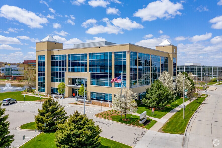 10361 Innovation Dr, Milwaukee, WI à louer - Photo du bâtiment - Image 1 de 9