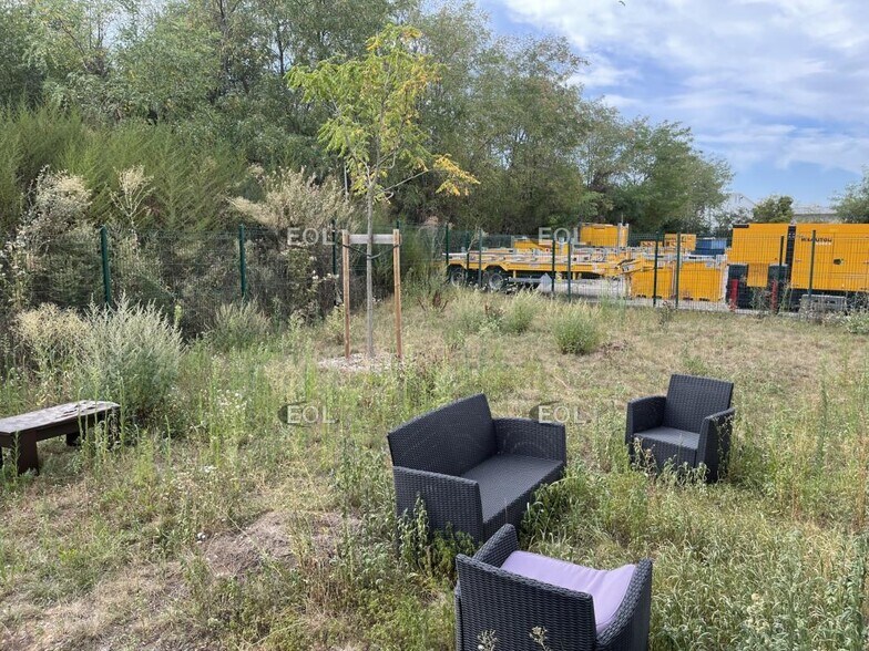 Industrial in Corbas for lease - Building Photo - Image 3 of 12