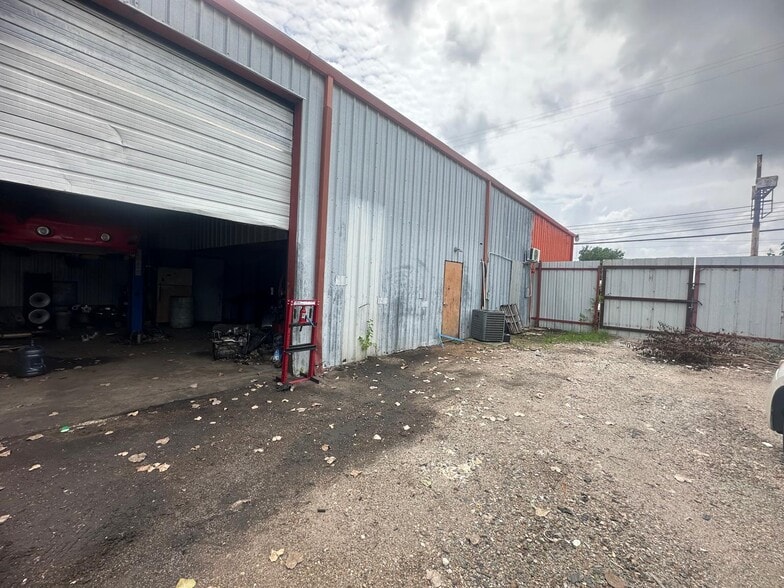 5454 N Shepherd Dr, Houston, TX for lease - Building Photo - Image 3 of 18