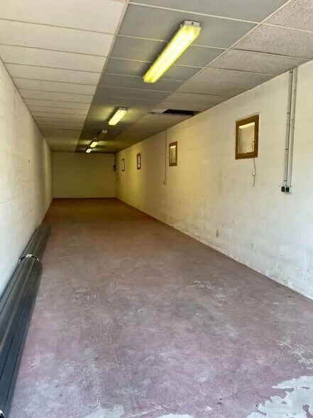 Flex in Pont-Sainte-Maxence for lease - Building Photo - Image 3 of 4