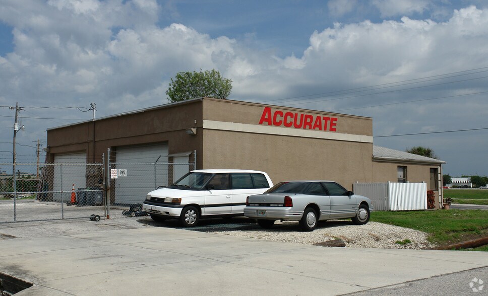 1345 Old Pondella Rd, Cape Coral, FL à vendre - Photo du bâtiment - Image 3 de 6