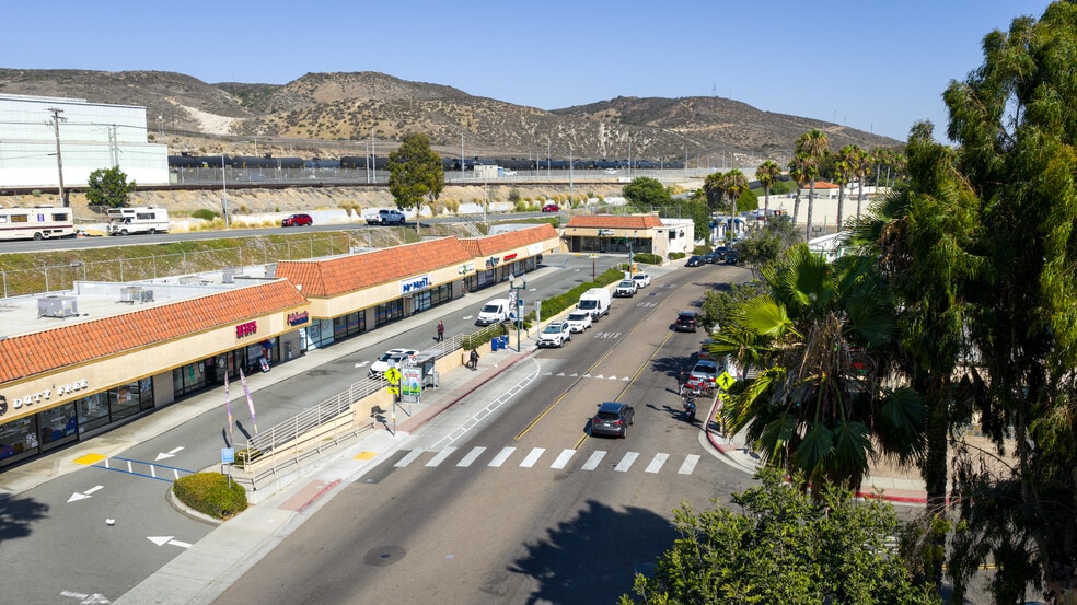 501 E San Ysidro Blvd, San Ysidro, CA for lease - Building Photo - Image 3 of 11