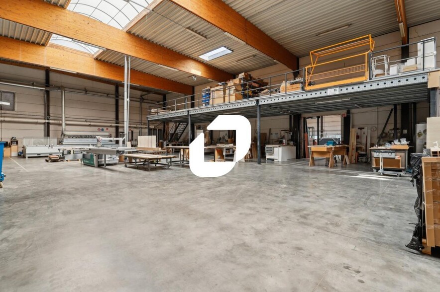 Flex in Tourcoing for lease - Building Photo - Image 2 of 20