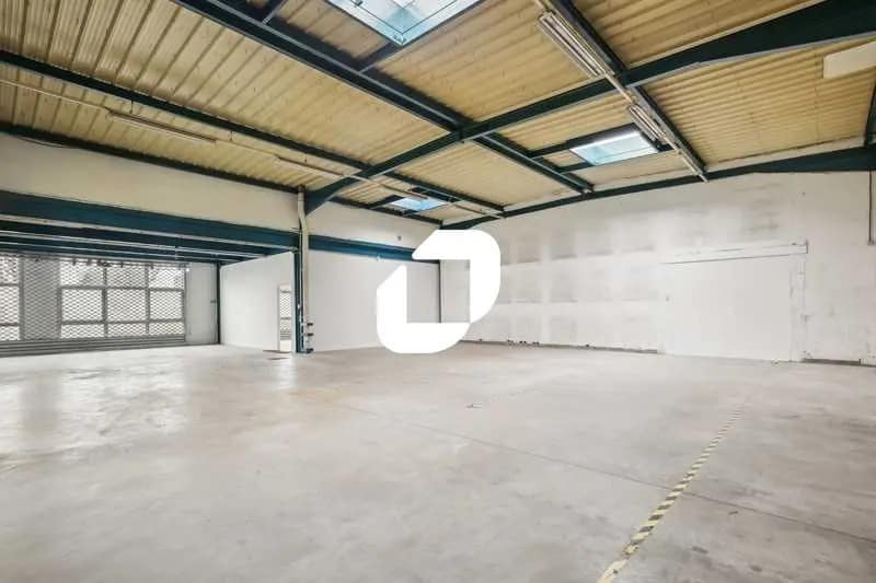 Flex in Tremblay-en-France for lease - Interior Photo - Image 2 of 12